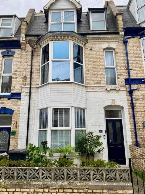 Chic Townhouse Near Tunnels Beaches 伊尔弗勒科姆 外观 照片