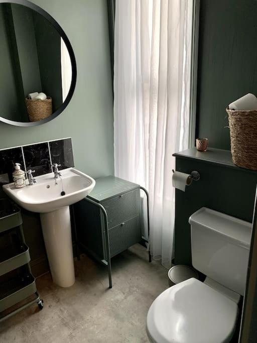 Chic Townhouse Near Tunnels Beaches 伊尔弗勒科姆 外观 照片