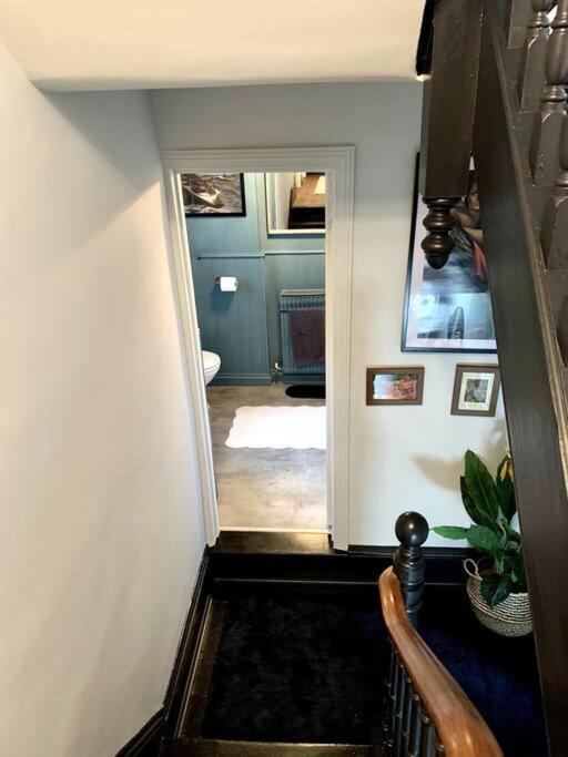 Chic Townhouse Near Tunnels Beaches 伊尔弗勒科姆 外观 照片