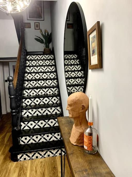 Chic Townhouse Near Tunnels Beaches 伊尔弗勒科姆 外观 照片