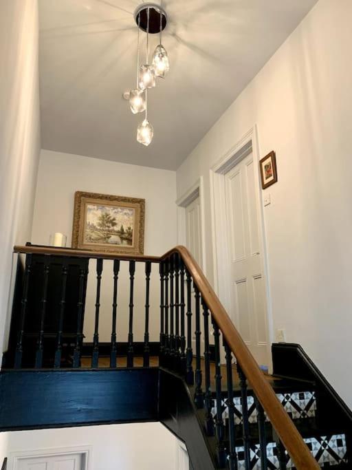 Chic Townhouse Near Tunnels Beaches 伊尔弗勒科姆 外观 照片