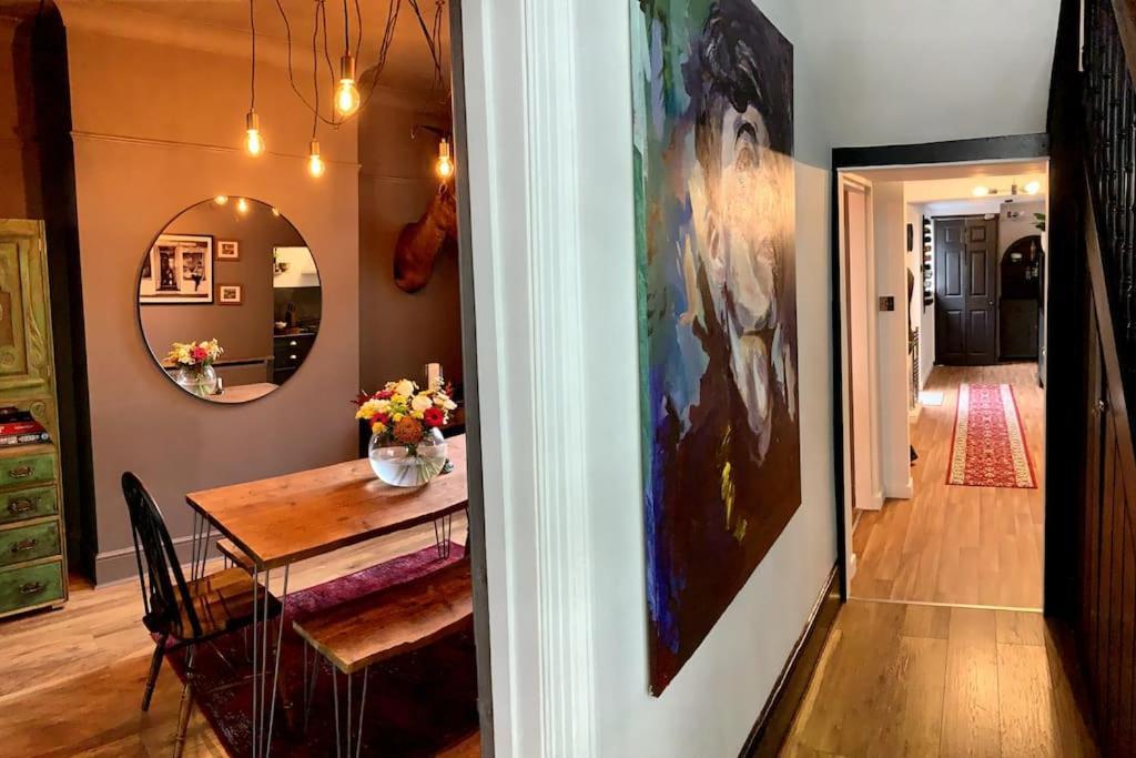 Chic Townhouse Near Tunnels Beaches 伊尔弗勒科姆 外观 照片