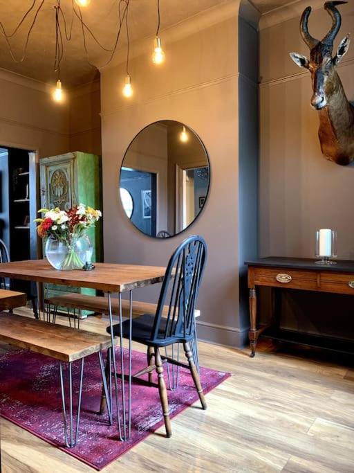 Chic Townhouse Near Tunnels Beaches 伊尔弗勒科姆 外观 照片