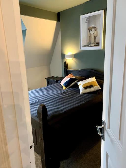 Chic Townhouse Near Tunnels Beaches 伊尔弗勒科姆 外观 照片