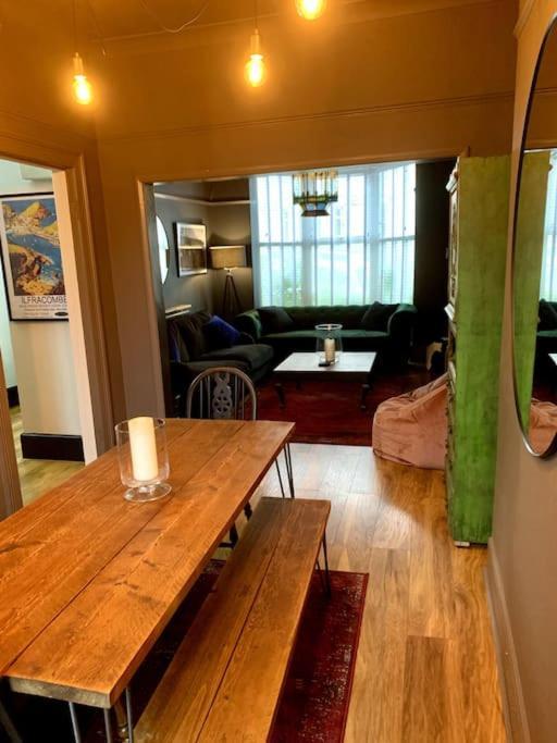 Chic Townhouse Near Tunnels Beaches 伊尔弗勒科姆 外观 照片