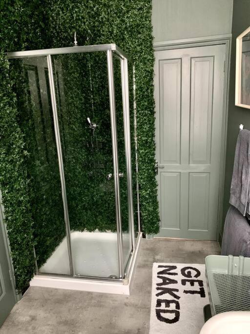 Chic Townhouse Near Tunnels Beaches 伊尔弗勒科姆 外观 照片