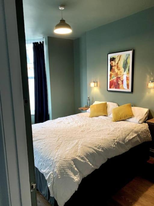 Chic Townhouse Near Tunnels Beaches 伊尔弗勒科姆 外观 照片