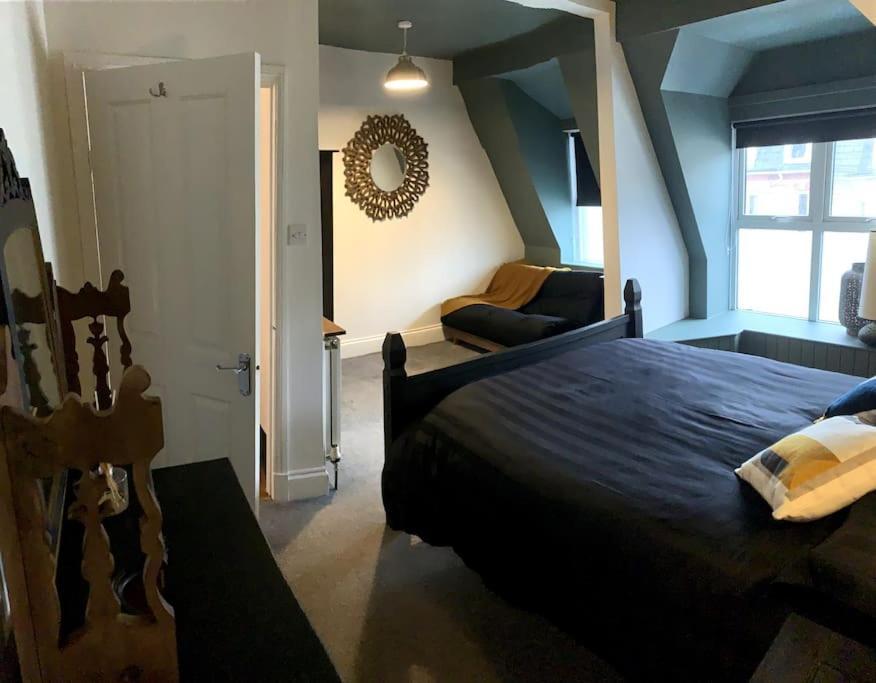 Chic Townhouse Near Tunnels Beaches 伊尔弗勒科姆 外观 照片